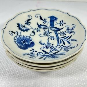 Vtg Set of 4 Blue Danube saucers plates White Blue Onion Pattern 6”